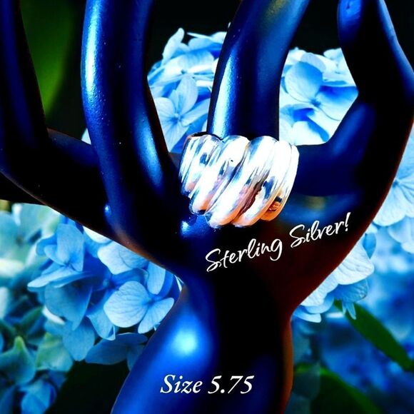 VINTAGE Sterling .525 Textured Ring, Size 5.75 - Picture 1 of 4